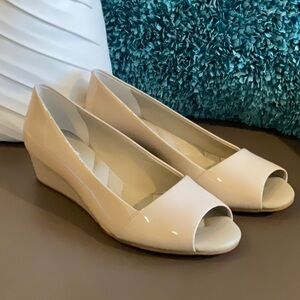 Cole Haan Kinslee Opentoe wedge twine patent